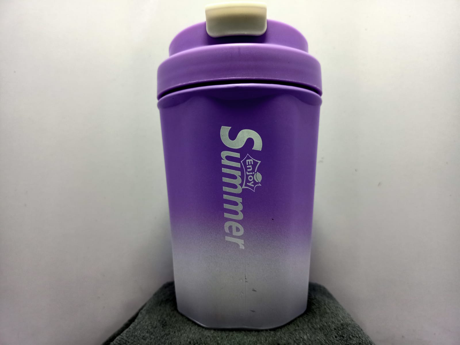 ☀️ Enjoy Summer – The Stylish Green Glass Bottle That Redefines Freshness! 💚